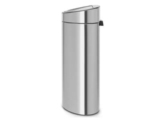 Bild av brabantia touch bin i matt stål med avtagbar plastbehållare och korrosionsskyddande material