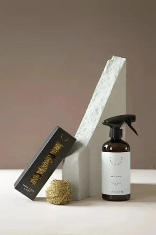 Dark brun sprayflaska med vit etikett för SIMPLE GOODS Anti Kalk Fragrance Free 500 ml