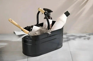 Svart städprodukter caddy med rengöringsmedel för enkel städning - SIMPLE GOODS