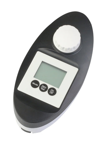 PLANET POOL Aqua Inspector digital mätare med LCD-skärm och kontrollknappar, används för exakt testning av poolens vattenparametrar.