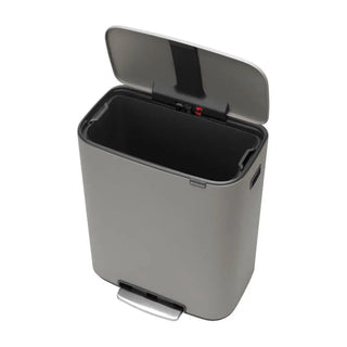 Silver rektangulär pedalhink med öppen lock för hygienisk användning, Brabantia Bo Pedalhink 60L
