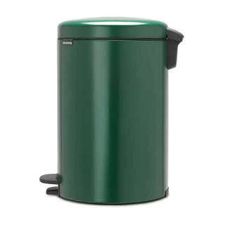 Darkgrön metalpedalhink från Brabantia New Icon i slitstarkt material och ocean clean finish