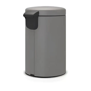 Matte grå cylindrisk brabantia ny ikon skräpkorg med svart lockhandtag i slitstarkt material
