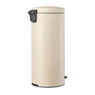 Brabantia Ny Ikon pedalhink i havsreningsprojekt med plastvalhaj design, 30L
