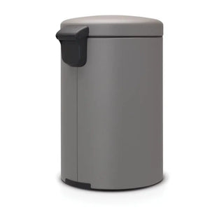 Grå, rund, pedalstyrd soptunna i slitstarkt material från Brabantia New Icon Ocean Rengör