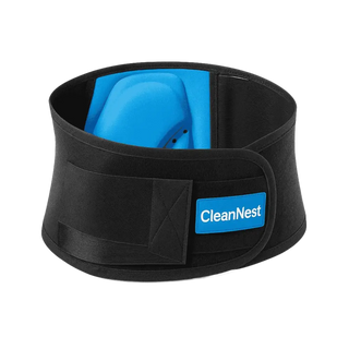 CleanNest – Städbälte ryggstöd med blå inlägg, designat för att minska ryggsmärta vid städning. Justerbart bälte i svart material.