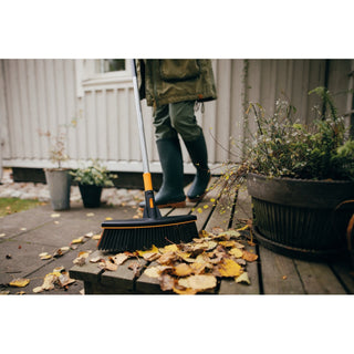 Fiskars Gårdskvast Ergonomic - CleanNest