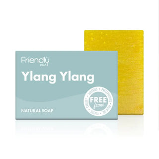 En bar naturlig tvål med doft av ylang-ylang.