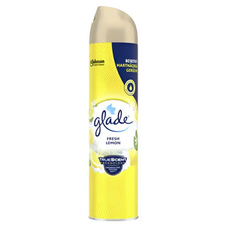 Gul sprayburk med luftfräschare från Glade Fresh Lemon.