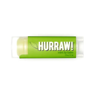 En grön tub med Hurraw! mint läppbalsam.