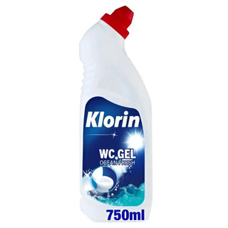 Vit toalettrengöringsflaska med rött lock, märkt ’Klorin WC GEL Ocean Fresh’ och ’750ml’.