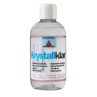 Klar vätska i en plastflaska med vitt lock.