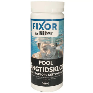 Vit plastflaska med Fixor pool långtidsklorin.