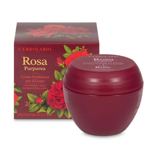 En karmosinröd kroppskräm och tillhörande ask med rosenillustrationer och namnet ’Rosa Purpurea’.