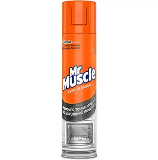 En orange aerosolburk med Mr Muscle ugnsrengöringsmedel.