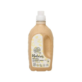 En flaska naturligt tvättmedel med en fräsch citrusdoft.