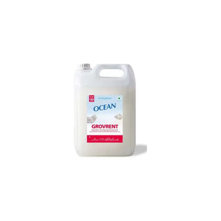 Vit plastdunk med vätskan ’OCEAN GROVRENT’.