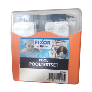 Ett testkit för klor- och pH-nivåer i poolvattnet.