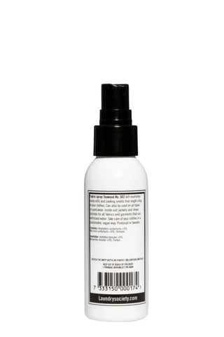 Vit sprayflaska med svart pump.