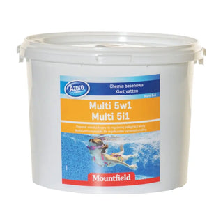 Vit plasthink med poolkemikalier.